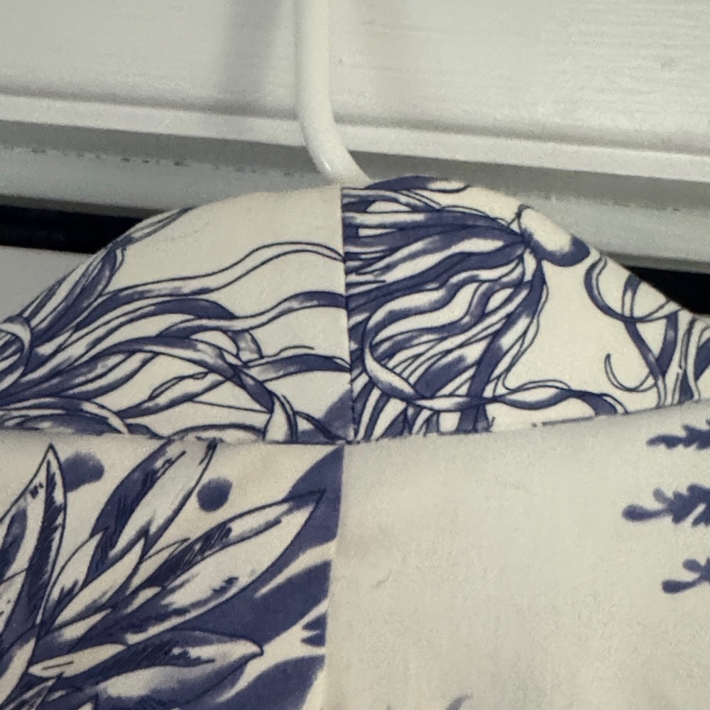 J. Peterman Blue and White Floral Blazer - Picture 16 of 16